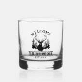 ディアーアウトドアパーソナライズされたキャンプファミリーキャビン名 ウイスキーグラス (正面)