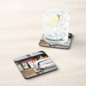 ディクソン、ニューメキシコ、米国。 ヴィンテージ車 コースター (右側)