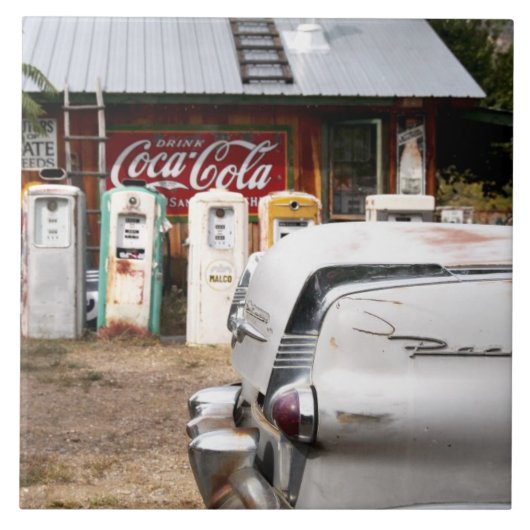 ディクソン、ニューメキシコ、米国。 ヴィンテージ車 タイル (正面)