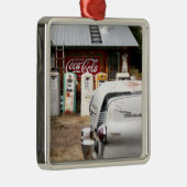 ディクソン、ニューメキシコ、米国。 ヴィンテージ車 メタルオーナメント (右)