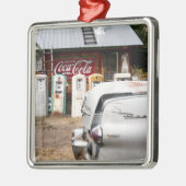 ディクソン、ニューメキシコ、米国。 ヴィンテージ車 メタルオーナメント (左)