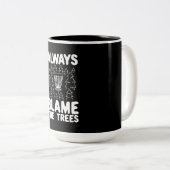 ディスクゴルフは常に木を非難 ツートーンマグカップ (正面右)