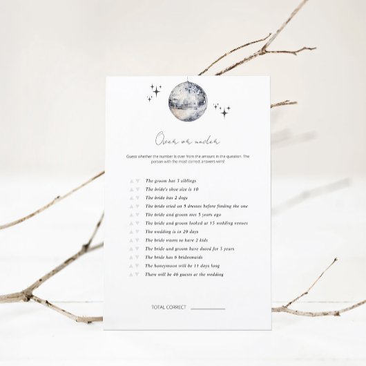 ディスコボールの上または下のブライダルシャワーゲーム