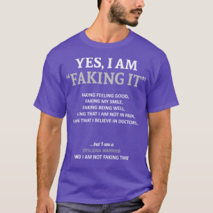 ディスレクシア認識度私はこの家族で偽っているW Tシャツ