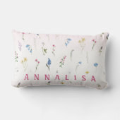 ディッツィワイルドフラワーソフトピンクフローラみすぼらしいシック ランバークッション (裏面)