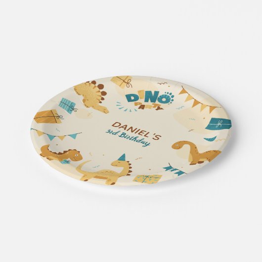 ディノパーティー。キュートな恐竜の三歳の誕生日 ペーパープレート (アングル)