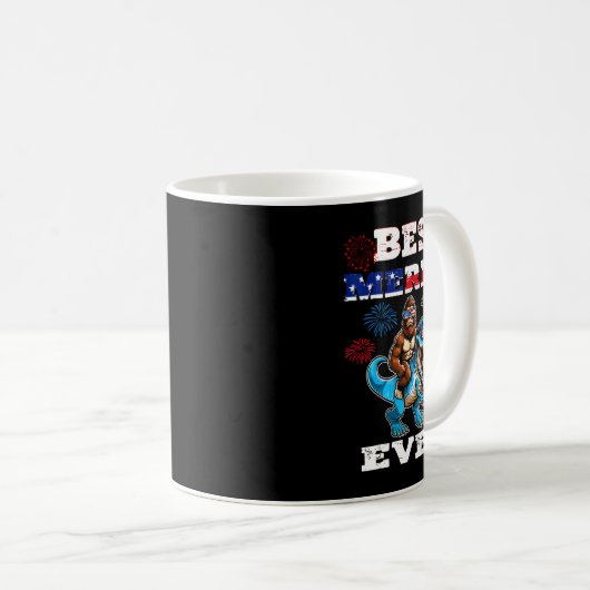 ディノビグフット1776年7月4日ボーイズアメリカ国旗M コーヒーマグカップ (正面右)