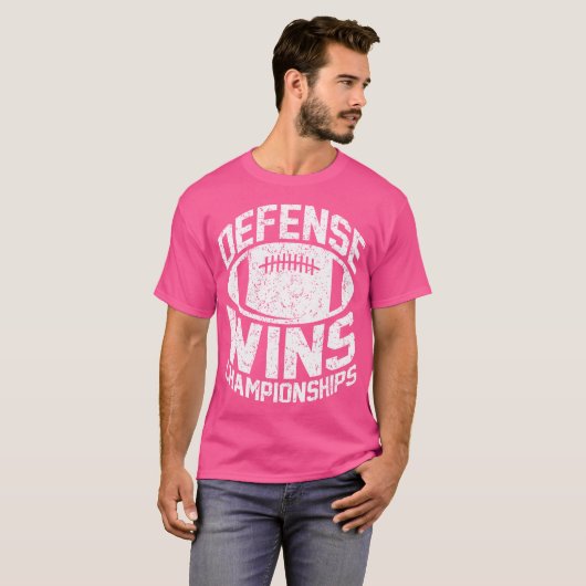 ディフェンスがサッカーのディフェンス・リネマの選手権で勝利 Tシャツ (正面フル)