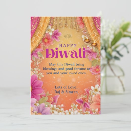 ディワリの幸せなメッセージ ピンクと黄色と紫の花模様 招待状 (スタンド正面)