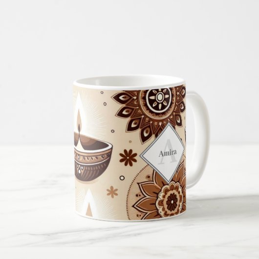 ディワリパーソナライズされたディヤス&ランゴリ金ゴールド&ブロンズ コーヒーマグカップ (正面右)