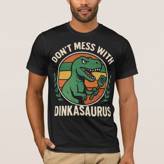 ディンカサウルスに手を出すな ピックルボール Tシャツ (正面)