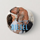 ディーゼランニングルボタンの 缶バッジ (正面)