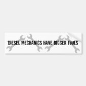 ディーゼル整備士はより大きい用具を持っています バンパーステッカー (正面)