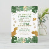 ディーノのパーティーの男の子の緑および金ゴールドの恐竜の誕生日 招待状 (スタンド正面)