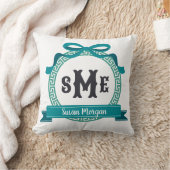 ディープティールグリーキー ボウ モノグラム クッション (ブランケット)