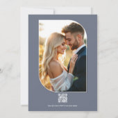 ディープネイビー、ソフトリラック & クラウドグレイ フラワーズ ウェディング 招待状 (裏面)