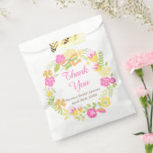 ディープピンク＆イエローの花のリース ブライダルシャワー フェイバーバッグ (封をした状態)