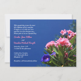 ディープブルーの美しい花嫁が選んだピンクとパープルの花を飾ったカントリーテイストのウェディング 招待状