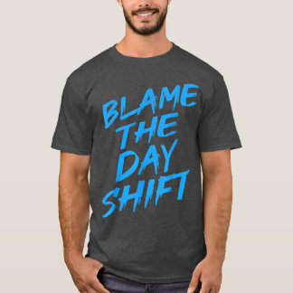 デイシフトのナイトシおもしろいフターの役員Crを非難 Tシャツ