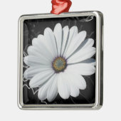 デイジーとグレーの色合い メタルオーナメント (左)