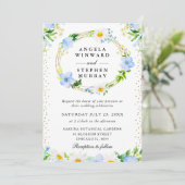 デイジーと青い花のリースの結婚式 招待状 (スタンド正面)