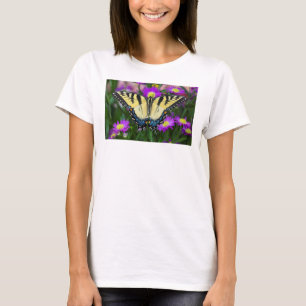デイジーのアゲハチョウの蝶 Tシャツ