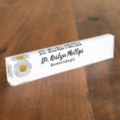 デイジーのグラフィックが付いているパーソナライズな医者名札 デスクネームプレート (側面)