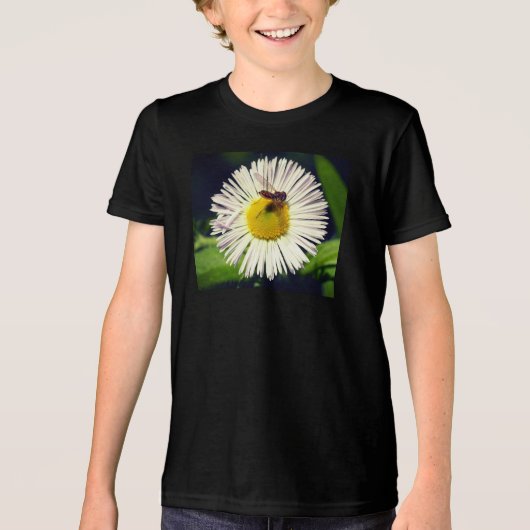 デイジーのノミの花とミツバチ トライブレンドＴシャツ (正面)