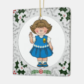 デイジーのブルネットのヒイラギはフレームに角を付けます セラミックオーナメント (左)