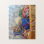 デイジーの糸 – ヤーンパズルのバスケット内の猫 ジグソーパズル (縦)