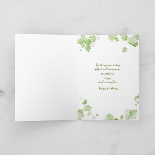 デイジーの背景が付いている誕生日の写真 カード (内部)