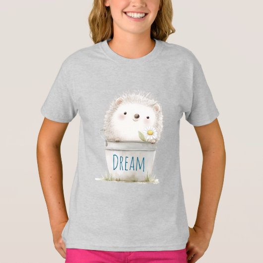 デイジーの花と庭のハリネズミ Tシャツ (正面)