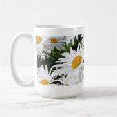デイジーの花の成長する白 コーヒーマグカップ (左)
