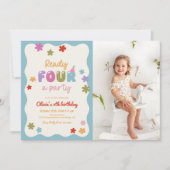 デイジーの花 カラフル 4歳の誕生日パーティーの写真 招待状 (正面)