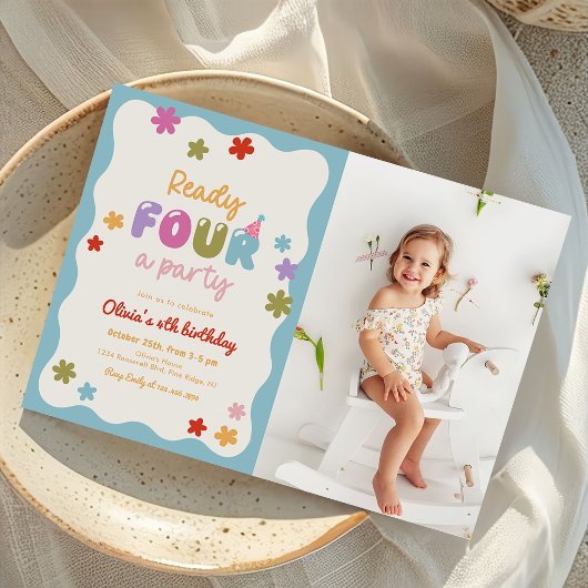 デイジーの花 カラフル 4歳の誕生日パーティーの写真 招待状