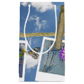 デイジーはクロースレインの青いジーンポケットに スモールペーパーバッグ (正面)