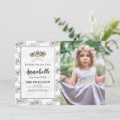 デイジーガーデンパーティーホワイトフォト誕生日 招待状 (スタンド正面)