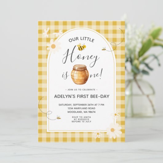 デイジーギンガムハニービー1st誕生日招待状 招待状 (スタンド正面)