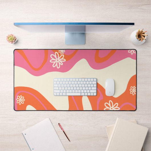 デイジーグルーブ – ピンク、オレンジ、クリーム デスクマット (オフィス1)