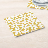 デイジータイムキュートレトロモダンの花inマスタード スクエアペーパーコースター (アングル)