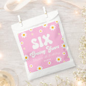 デイジーフラワーシックスグルービー年6歳バースデーパーティー フェイバーバッグ (クリップ留めされた状態)