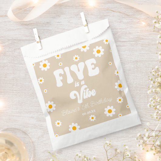 デイジーフラワーファイブはヴィベ5の誕生日パーティー フェイバーバッグ (クリップ留めされた状態)