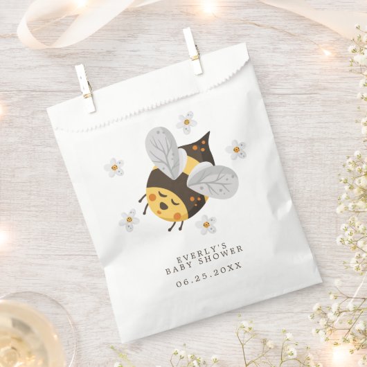 デイジーフラワー（昆虫）マルハナバチビーグリーンベビーシャワー フェイバーバッグ (クリップ留めされた状態)