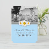 デイジーリボン – サンキューカード – 青い灰色と白 (スタンド正面)