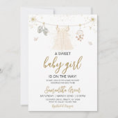 デイジー女の子の赤ちゃん服ベビーシャワー 招待状 (正面)