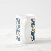 デイジー模様、花柄、白デイジー ボーンチャイナマグカップ (裏面)