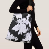 デイジー白黒フローラモンタージュ クロスボディバッグ (クローズアップ)