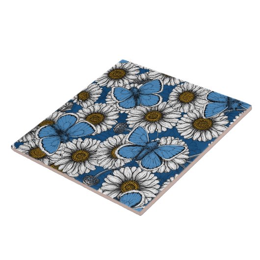 デイジー、白い野生の花と青い蝶 タイル (側面)