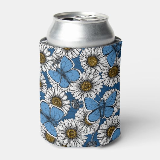 デイジー、白い野生の花と青い蝶 缶クーラー (缶正面)