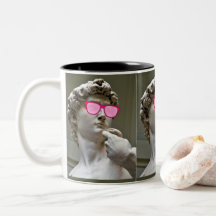 デイビッドはバラ色の眼鏡をかけている